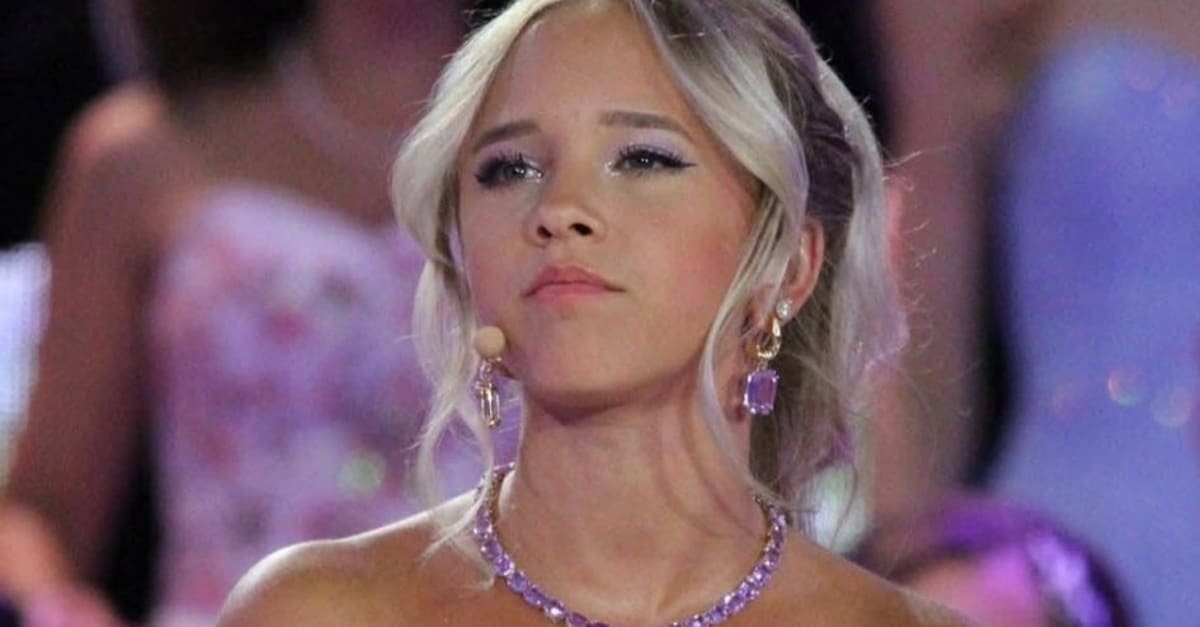 Emma Kok overwint bikiniangst: 'Met mijn buikje bloot' | Shownieuws