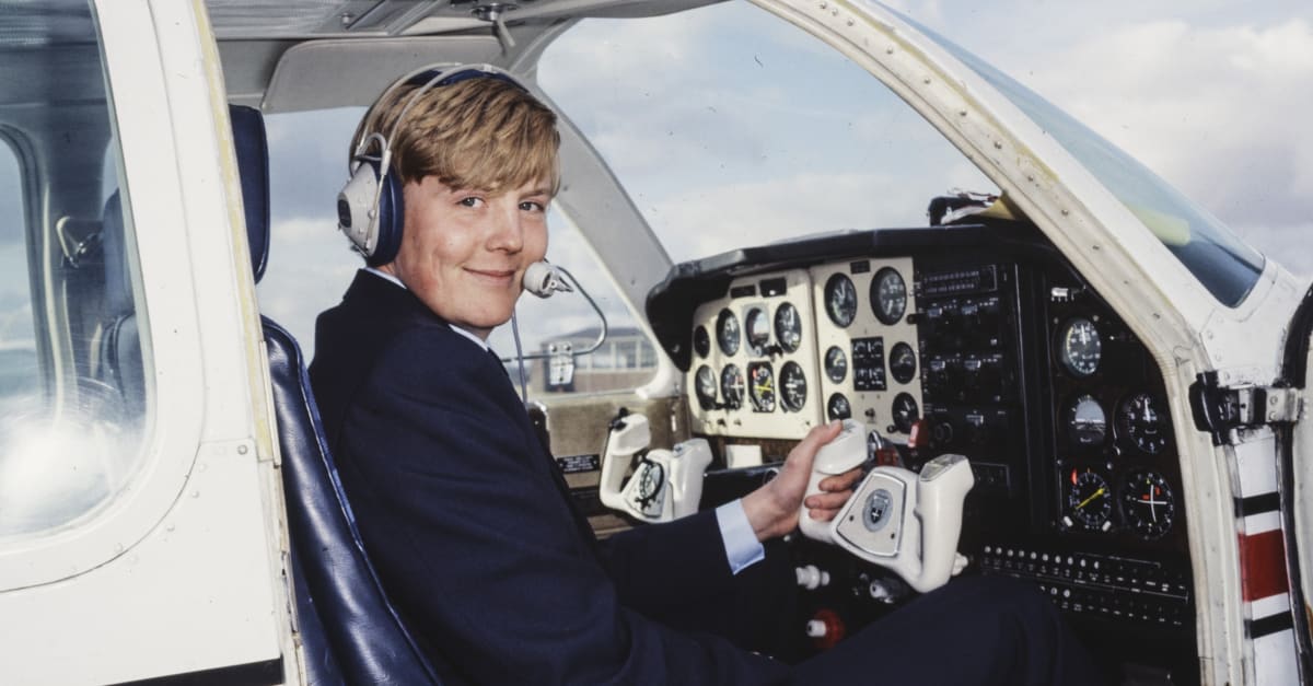 ZIEN: 40 jaar geleden haalde Willem-Alexander zijn vliegbrevet | Shownieuws
