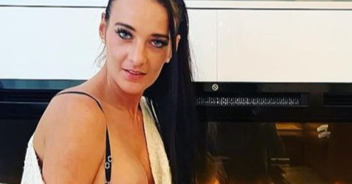 Nicol Kremers volledig uit de kleren 