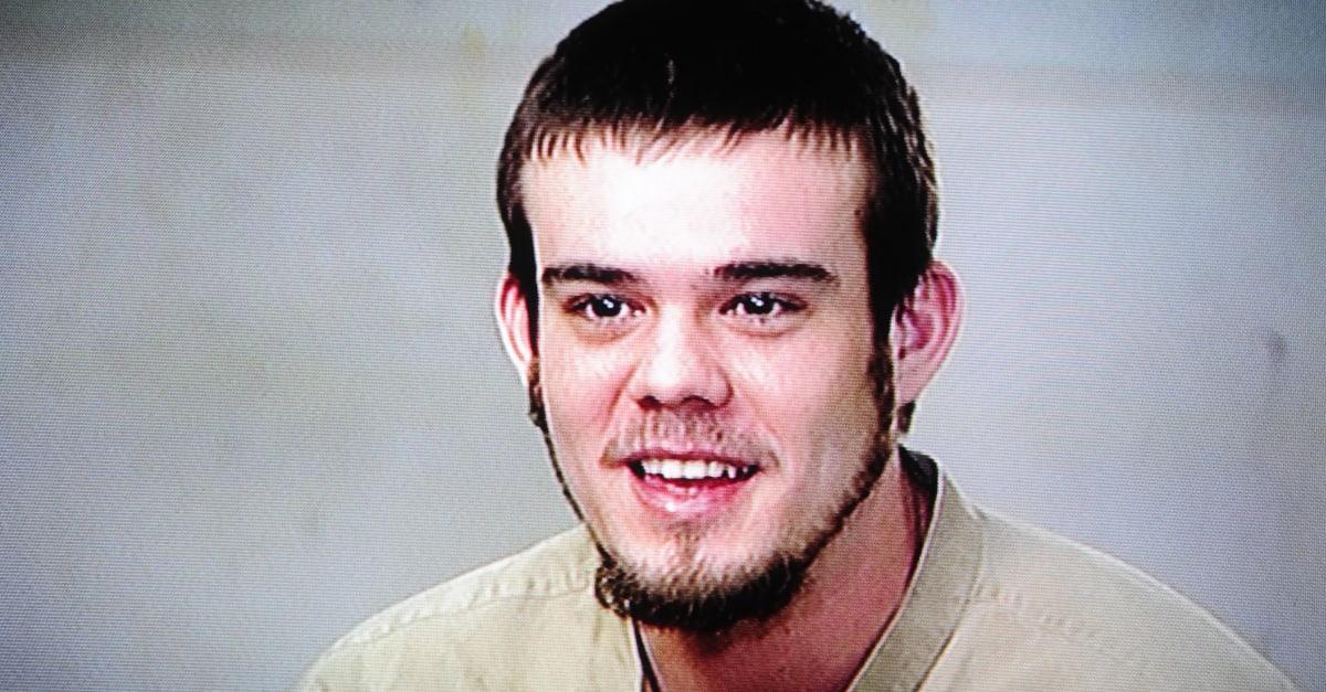 Joran van der Sloot laat lachend zijn cel zien | Shownieuws