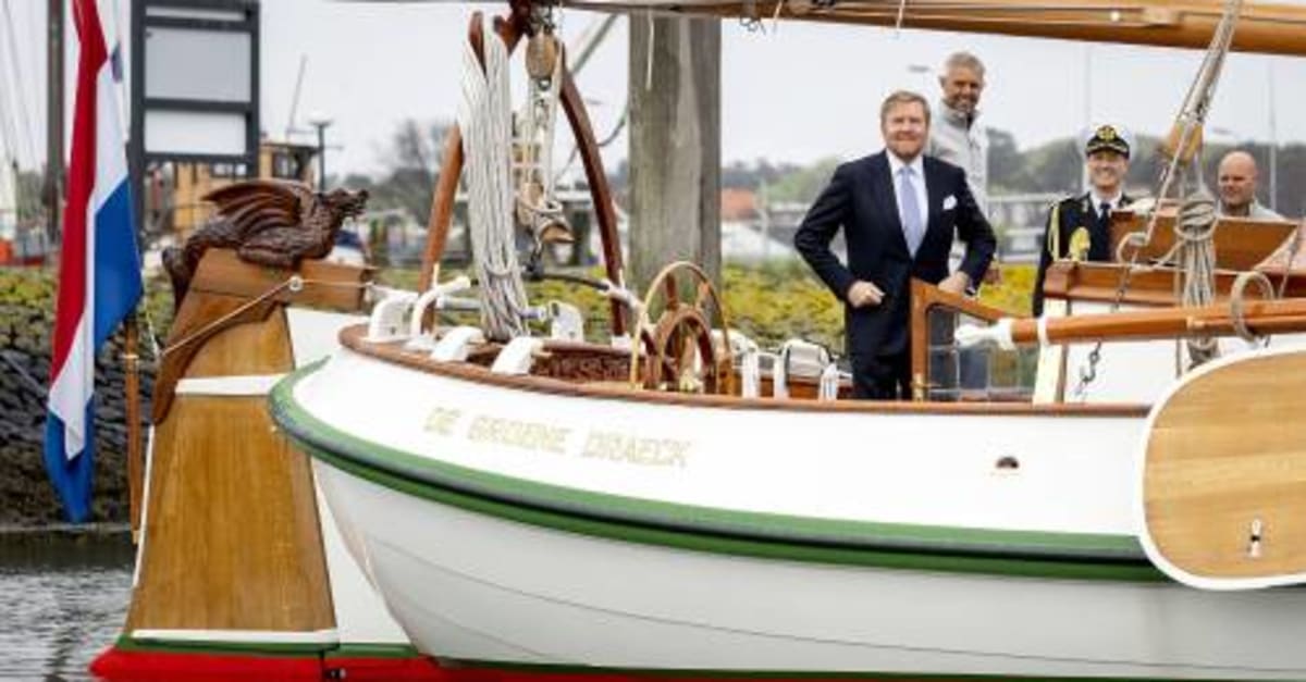 Willem-Alexander maakt bijzondere boottocht met oud-klasgenoten | Shownieuws