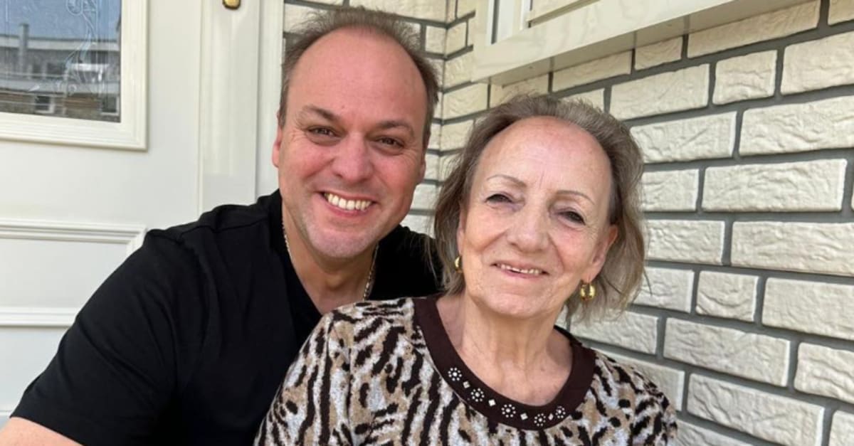 Frans Bauer geeft update over zijn dementerende moeder: 'Serieuze fase' |  Shownieuws