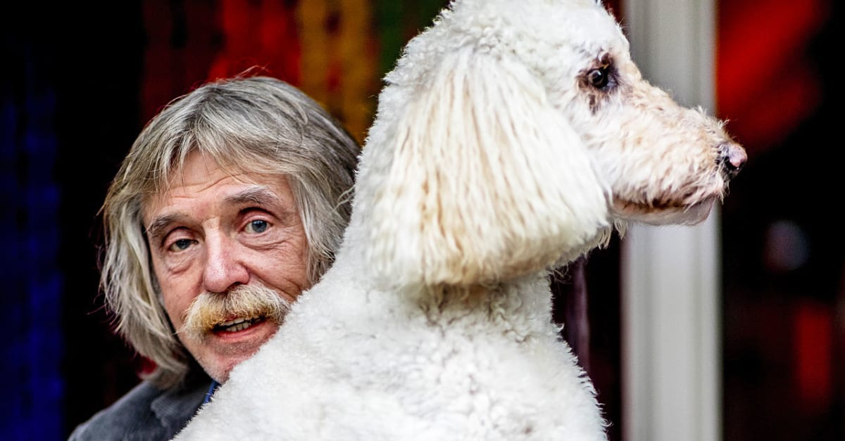 Johan Derksen niet op vakantie ‘We willen onze hond Cuby niet in een kennel stoppen’ Vandaag