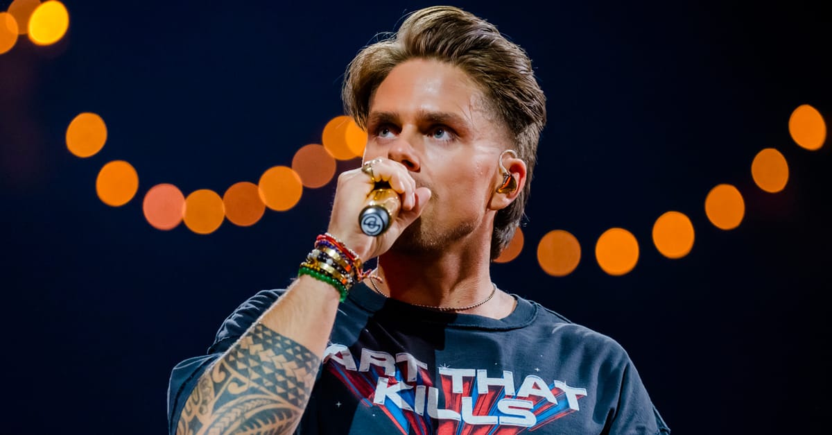 André Hazes heeft lichte beschadiging aan stembanden en moet aantal ...