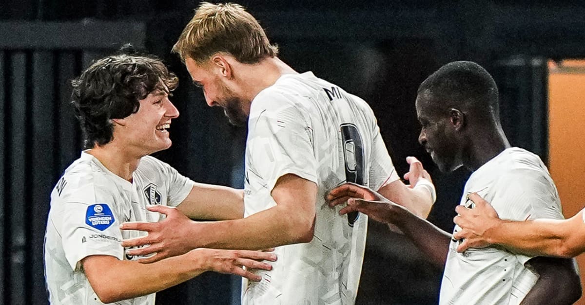AZ lijdt thuis tegen FC Utrecht eerste nederlaag van het seizoen