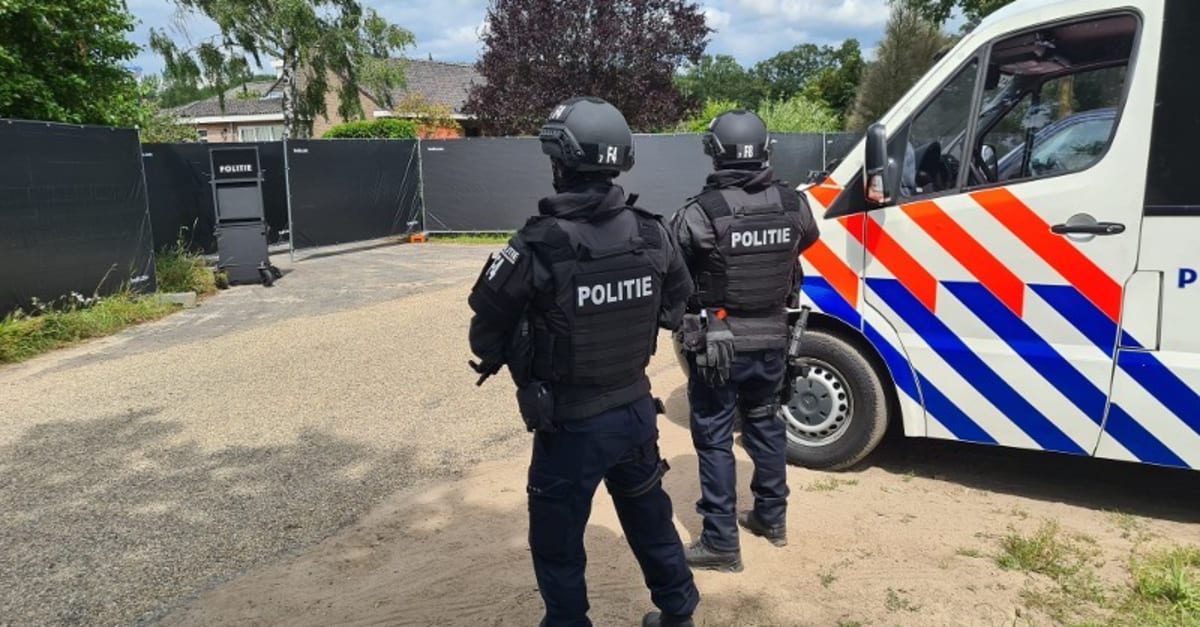 Agenten stuiten in Limburg op grootste methlab ooit gevonden | Hart van