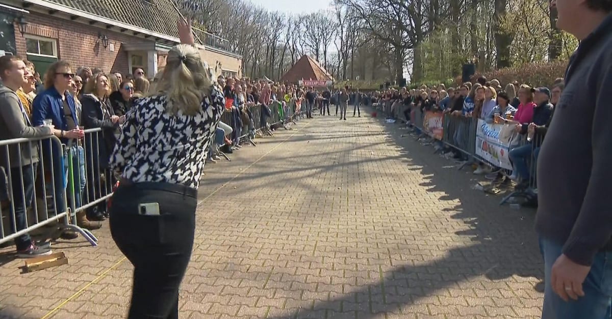 Geen eieren eten of zoeken, maar ermee gooien NK Eierengooien trekt duizenden bezoekers Hart