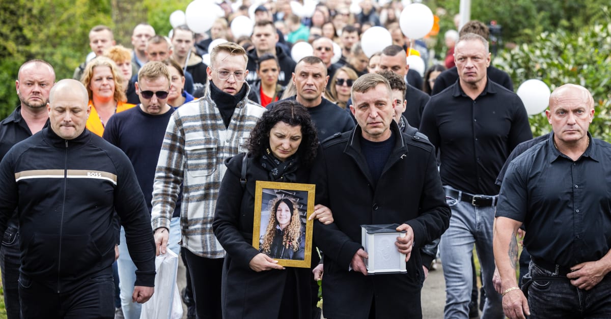 Grote opkomst bij stille tocht voor Nina (14) die uit het leven stapte