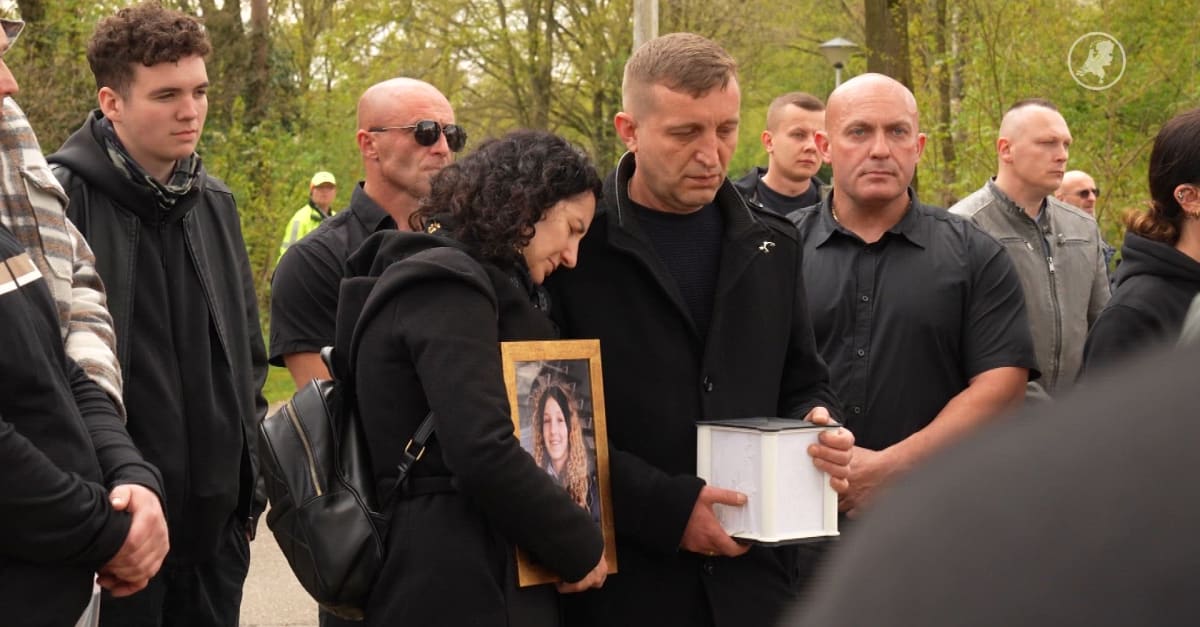 Honderden mensen bij stille tocht voor scholiere Nina (14) uit Helmond