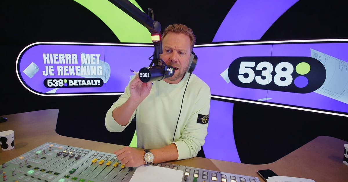 538-dj's Bas en Dylan verrast met giga-reclame voor RadioRing: 'Droom ...