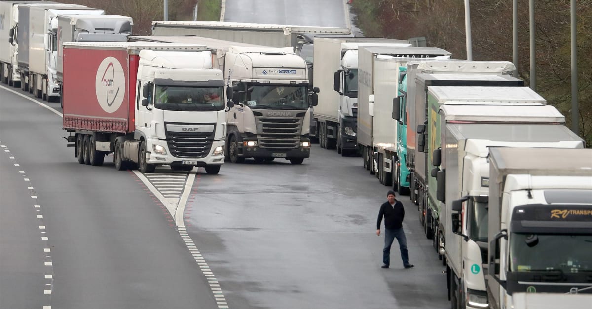 ‘Hundreds of Dutch drivers stranded in UK’