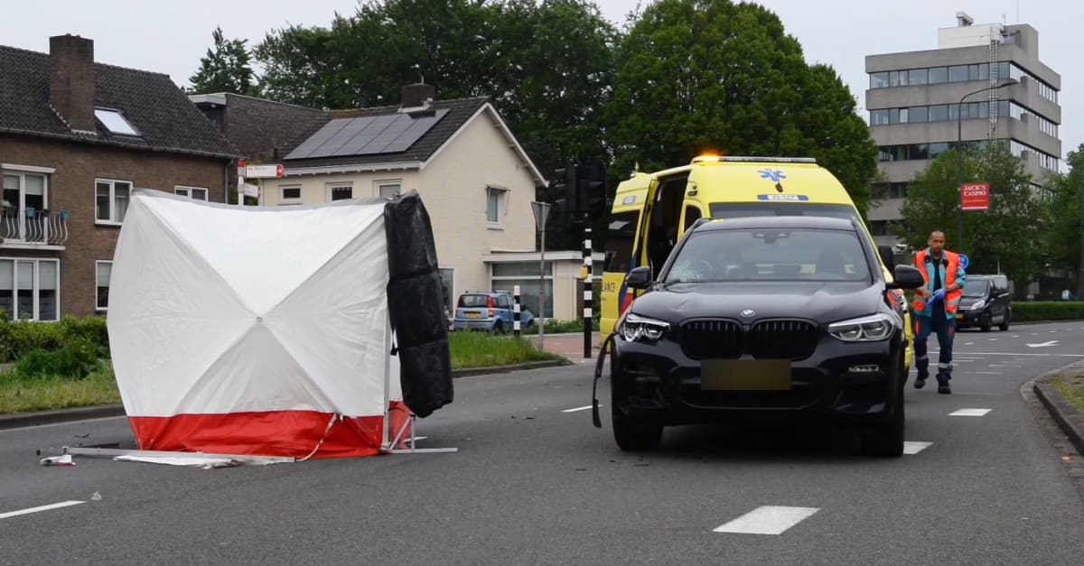 Jongen (17) overleden bij ongeluk met auto in Helmond | Hart van Nederland