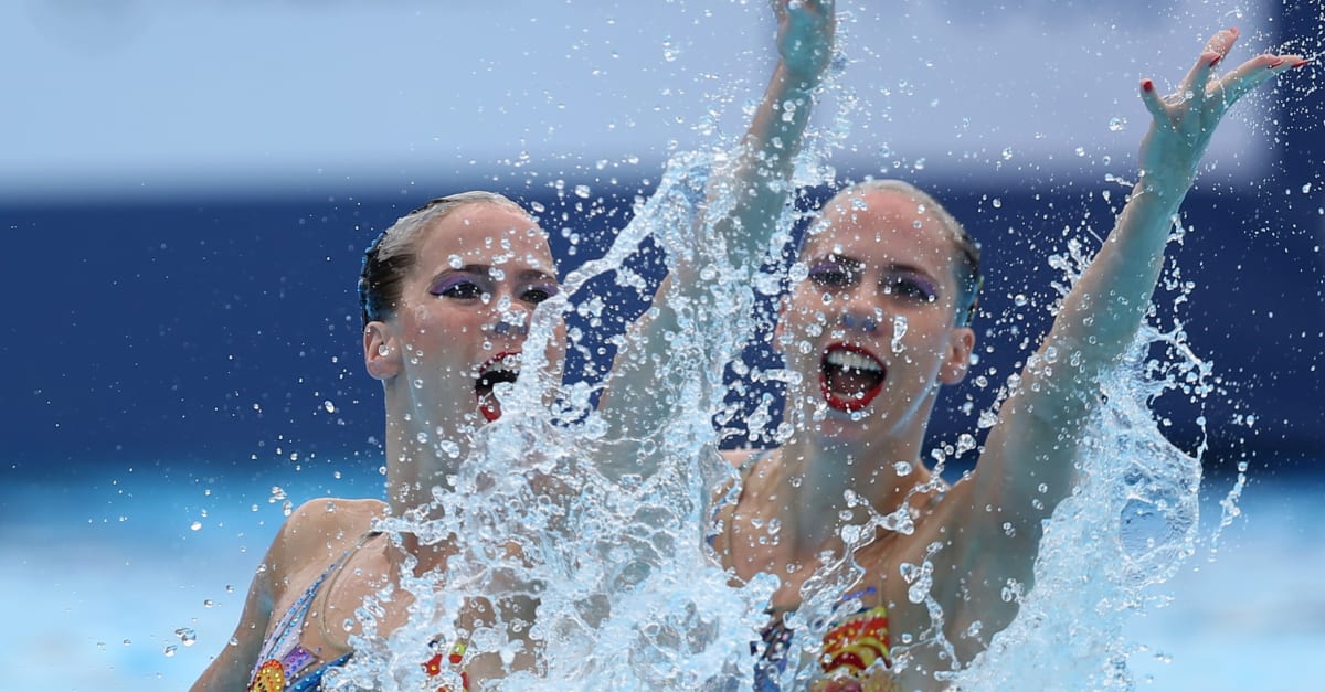 Nederlandse tweeling pakt historisch goud bij synchroonzwemmen | Hart