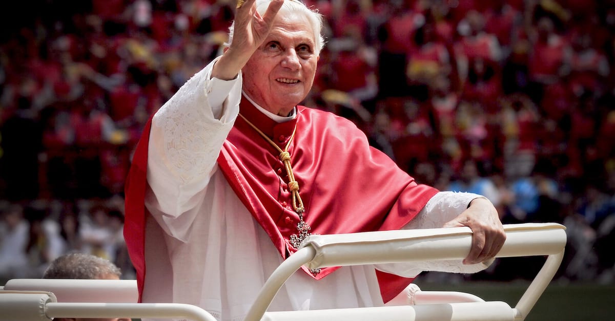 Paus emeritus Benedictus XVI op 95-jarige leeftijd overleden | Hart van ...