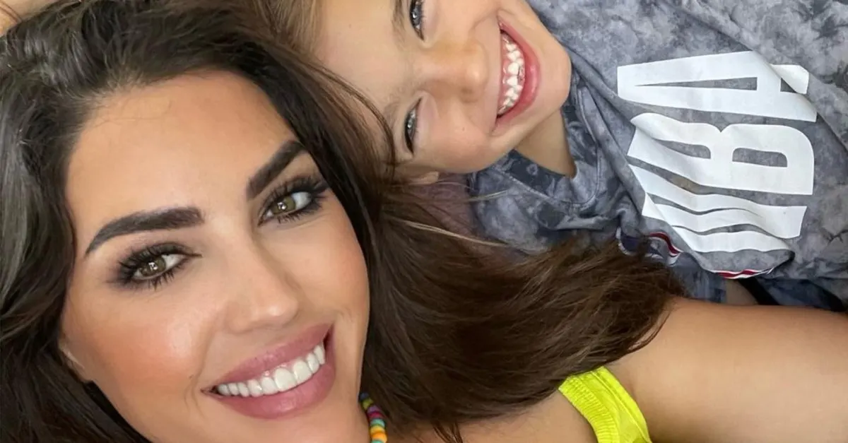 Yolanthe Cabau verrast Xess Xava met puppy als cadeau | Shownieuws