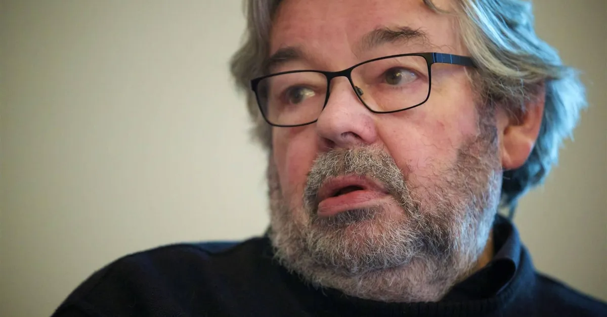 Zo viert Maarten van Rossem zijn 80e verjaardag | Shownieuws