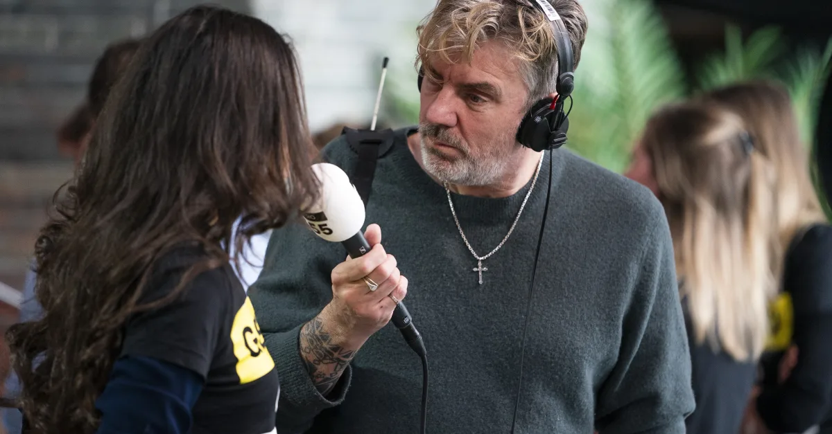 Ruud de Wild loopt weg uit radioshow, keert voorlopig ook niet terug | Shownieuws