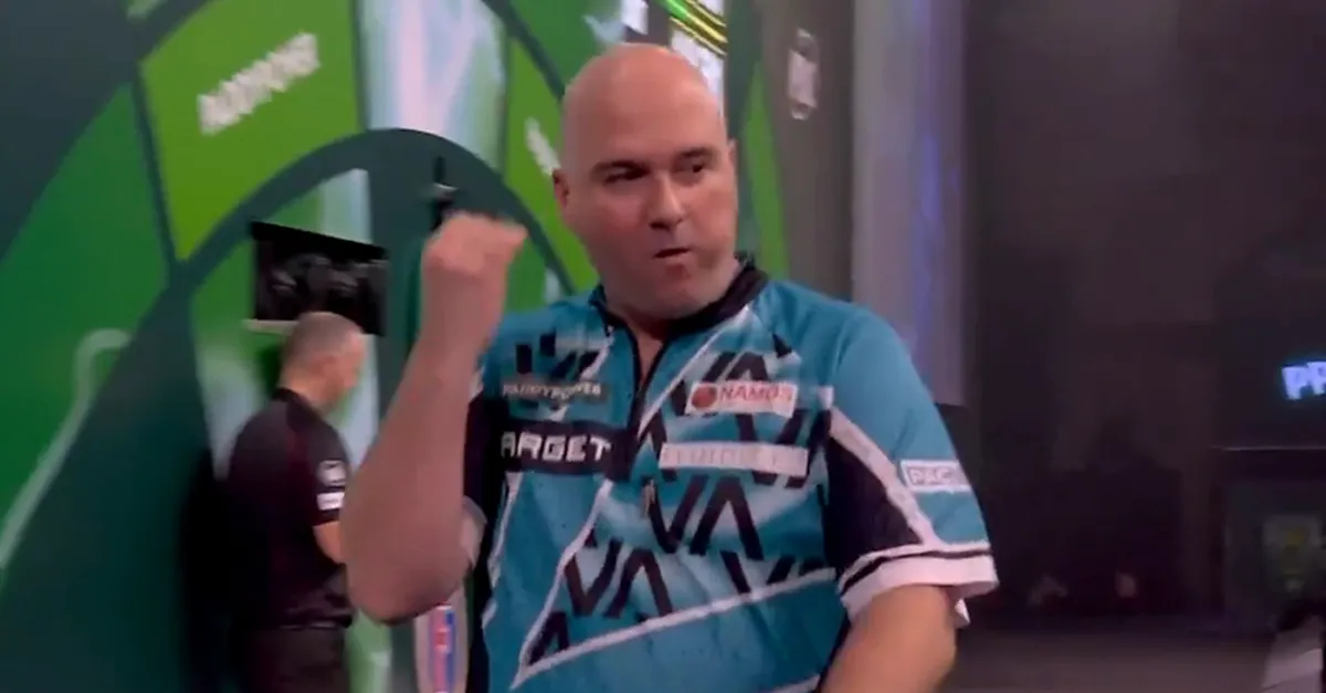 Rob Cross Transparent Video: Rob Cross baart opzien met seksueel gebaar tijdens WK darts ...