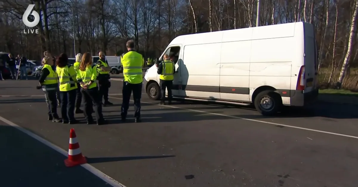 Enorme grenscontrole: 300 agenten controleren auto’s én treinen bij ...