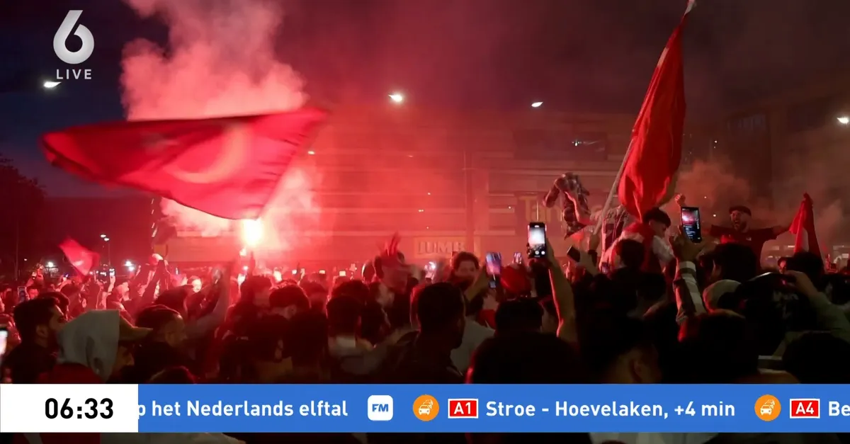Turken vieren feest na behalen kwartfinale EK Voetbal