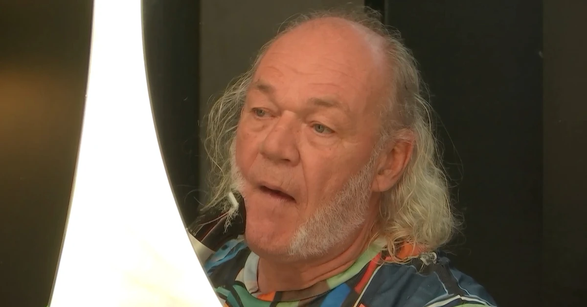 De Bondgenoten: Frank scheert zijn baard eraf